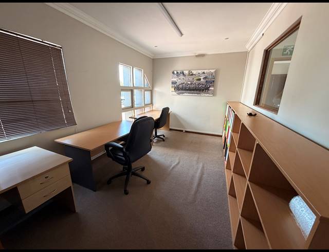 200M² OFFICE TO LET IN FARRAR PARK